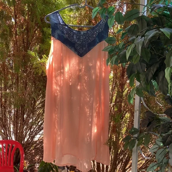 Peach chiffon like dress - Picture 3 of 3